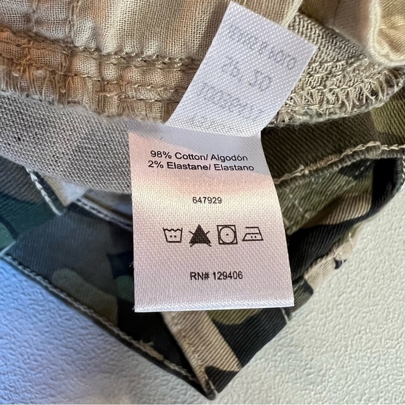 Venus Camo Cropped Jeans, Size 2 - Picture 5 of 8